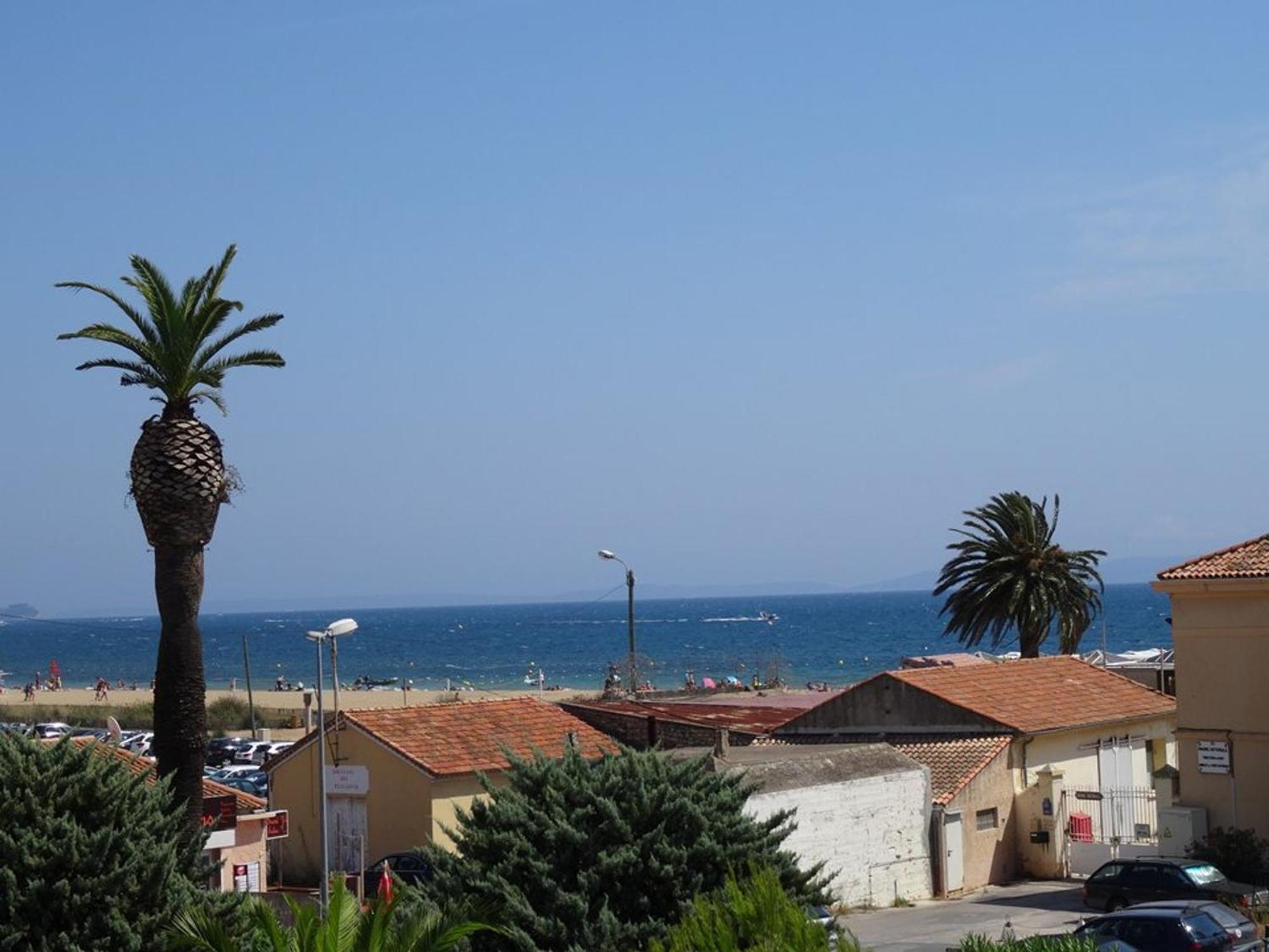 Appartement Climatise 2 Pieces Avec Solarium Pour 4 Personnes, Parking Prive, Proche Plage - Fr-1-335-166 Hyeres Exterior photo